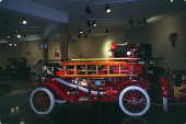 Carro de bombeiros em exposição no