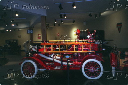 Carro de bombeiros em exposição no