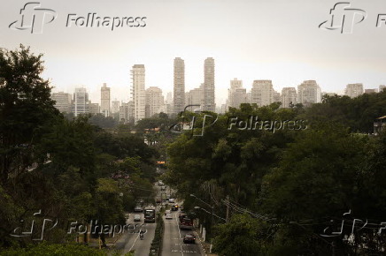 Clima - Céu encoberto na região do Jardim Europa