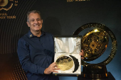 Tour da taça da Copa do Mundo de Clubes Fifa no Museu do Flamengo.