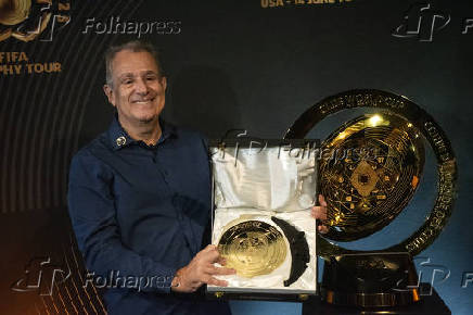 Tour da taça da Copa do Mundo de Clubes Fifa no Museu do Flamengo.