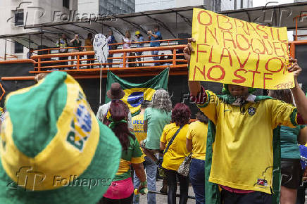 Protesto na av. Paulista contra indicação de Flavio Dino ao STF