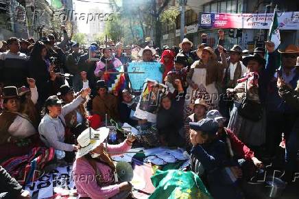 Seguidores de Morales marchan e intentan inscribir su candidatura presidencial a la fuerza