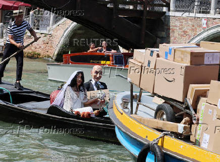 Bezos mannequins displayed in parody installation around Venice ahead of his wedding