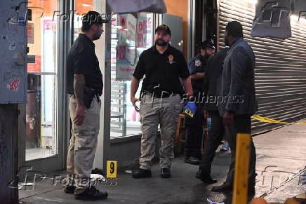 1 homem morto e outros 2 feridos em tiroteio e corte na Avenida Westchester e na Avenida Southern, dentro dos limites do distrito 41, no bairro de Longwood, no Bronx, cidade de Nova York