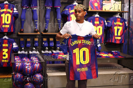 Lamine Yamal signs contract extension with FC Barcelona