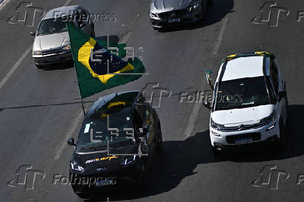 Seguidores de Bolsonaro hacen una caravana en Brasilia contra el juicio por golpismo