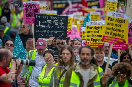 Protest against far-right campaigners targeting migrants in Epping