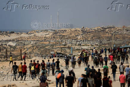 Palestinians wait for aid supplies to enter Gaza