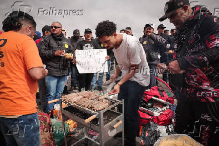 Entregadores por app protestam em frente ao iFood Move (SP)