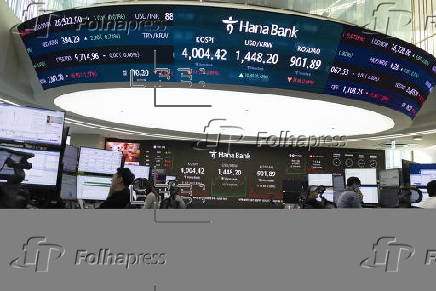 South Korea's Kospi plunges to close at 4,004.42 points