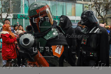 El 'Día del Orgullo Friki' se fortalece en Bolivia con un desfile cientos de fanáticos
