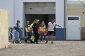 Siete fallecidos y un bebé desaparecido al volcar un cayuco en el puerto de La Restinga