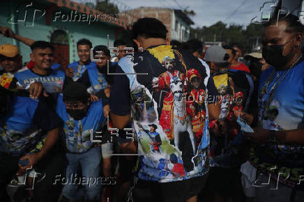 Fieles salvadoreños celebran la centenaria procesión de 