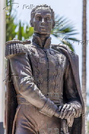 Simon Bolivar bronze statue