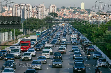 Trânsito intenso na Marginal Pinheiros, em SP