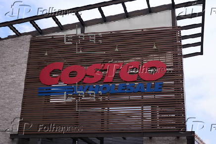 Costco customers visit Los Angeles store ahead of earnings report