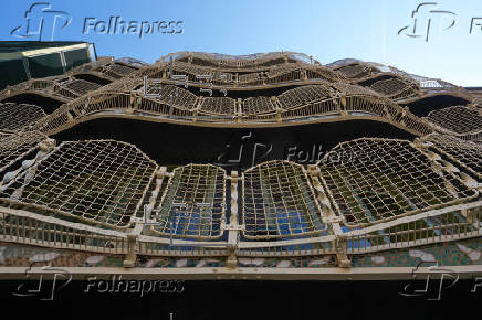 La icónica Casa Batlló de Gaudí recupera el aspecto original de su fachada posterior