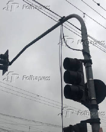 Semáforos inoperantes na Avenida Otávio Braga de Mesquita 