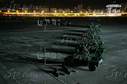El Ejército taiwanés simula respuesta ante un asalto aéreo chino en aeropuerto de Taipéi