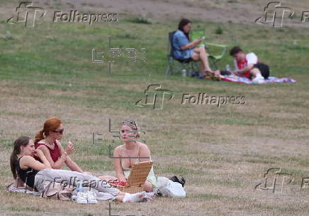 Heatwave continues in Britain