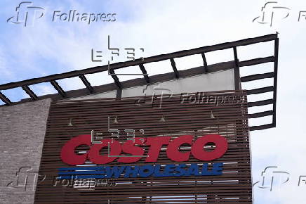 Costco customers visit Los Angeles store ahead of earnings report