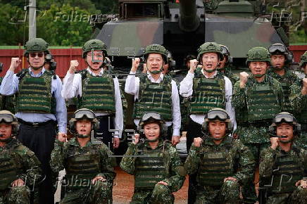 Taiwan Military US Made M1A2T tanks live fire