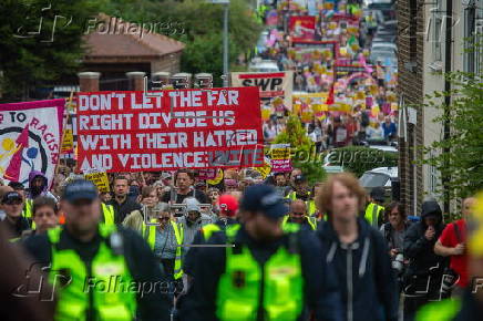 Protest against far-right campaigners targeting migrants in Epping