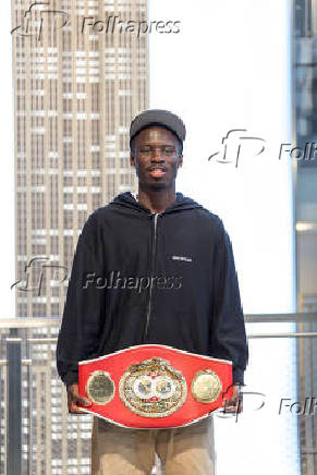 George Kambosos Jr. e Richardson Hitchins visitam o Empire State Building
