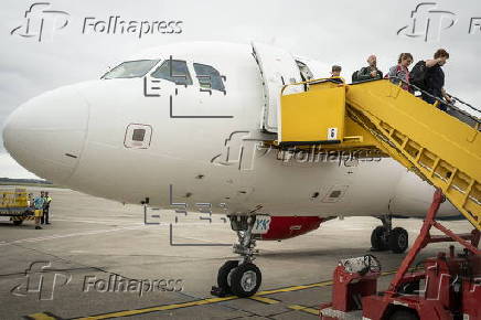 People evacuated from Middle East arrive in Slovakia