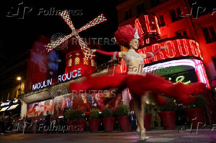 The Moulin Rouge sails turn again in Paris