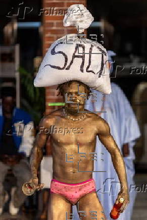 Cameroonian artist Zora Snake performs in Dakar