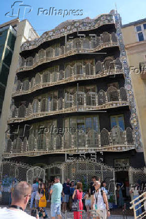 La icónica Casa Batlló de Gaudí recupera el aspecto original de su fachada posterior