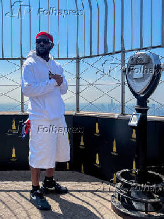 Odumodublvck visitou o empire state building para celebrar o novo single ?pity this boy? ft. Victony.