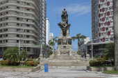 Vista da praça da Independência, em Santos, litoral de São Paulo