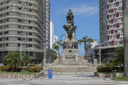 Vista da praça da Independência, em Santos, litoral de São Paulo