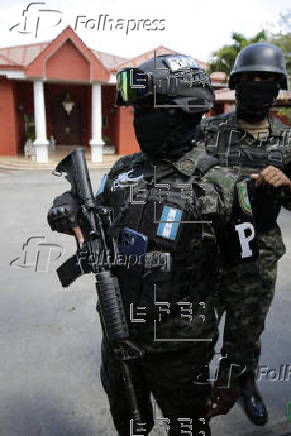 La Fiscalía de Honduras allana la residencia de exjefe militar prófugo