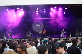 Beach whatherd se apresentam no palco do c6 fest