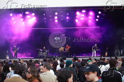 Beach whatherd se apresentam no palco do c6 fest