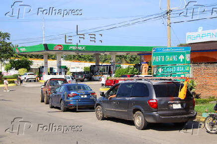 Jubilados cierran planta de la estatal Pemex y provocan desabasto de gasolina en Chiapas