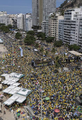 Manifestação com a presença do ex-presidente Jair Bolsonaro, na praia de Copacabana (RJ)