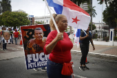 Sindicados protestan en Panamá por la visita de Peter Hegset al país