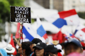 Panameños protestan contra la ley del seguro social y el acuerdo de seguridad con Estados Unidos