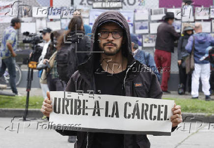 Jueza del caso de expresidente Uribe decreta receso por almuerzo tras 4 horas de audiencia