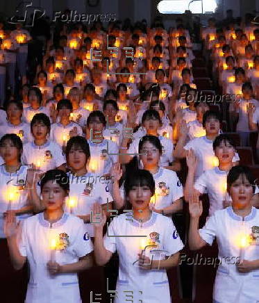 Nursing students at Nightingale pledge ceremony in South Korea