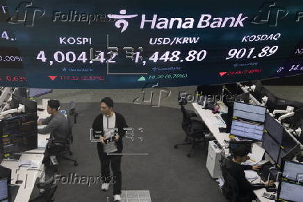 South Korea's Kospi plunges to close at 4,004.42 points
