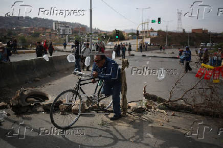 Bloqueos de afines a Morales derivan en enfrentamientos y pérdidas millonarias en Bolivia