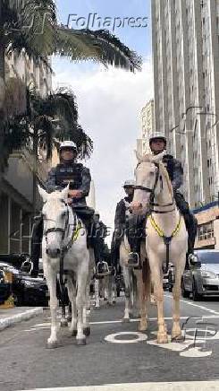 Polícia cavalaria no centro de são paulo