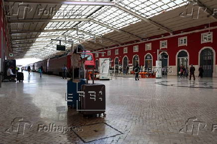 Train workers strike in Lisbon