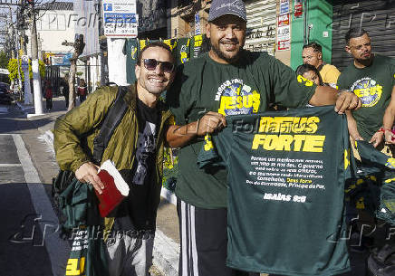 Fiéis se preparam para a Marcha para Jesus que terá uma caminhada da estação Luz do Metrô